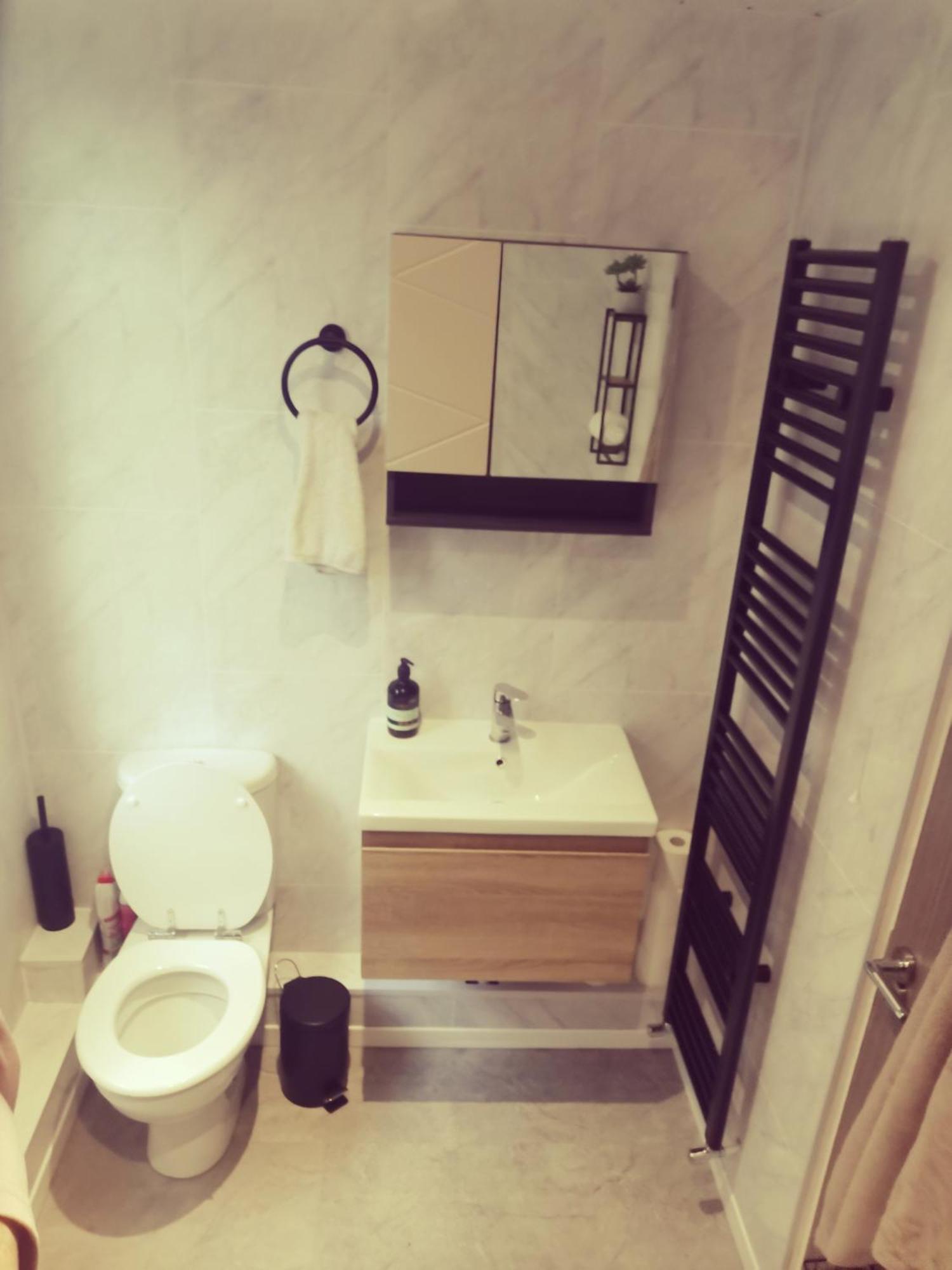 Entire 1 Bed Spacious Apartment, Private Balcony & Study Room Near City Whitehouse  Εξωτερικό φωτογραφία